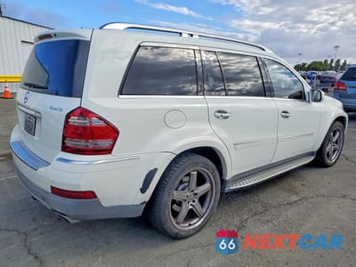 Trzecie zdjęcie samochodu z tyłu: 2009 MERCEDES-BENZ GL 550 4MATIC VIN:4JGBF86E59A498501 - miniatura