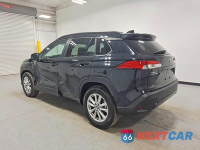 Drugie zdjęcie samochodu z przodu: 2025 TOYOTA COROLLA CROSS LE VIN:7MUCAAAG0SV143385 - miniatura