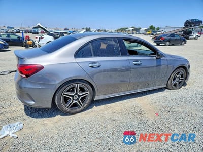 Trzecie zdjęcie samochodu z tyłu: 2019 MERCEDES-BENZ A 220 VIN:WDD3G4EB2KW000906 - miniatura