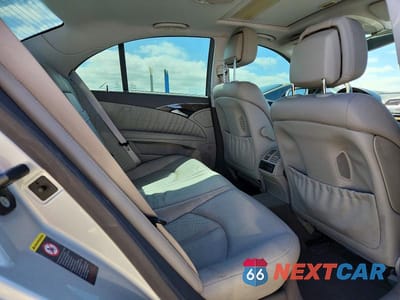 Zdjęcie 10 z 13 samochodu: 2007 MERCEDES-BENZ E 550 VIN:WDBUF72X97B036673 - miniatura