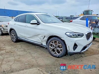 Czwarte zdjęcie samochodu z boku: 2024 BMW X4 XDRIVE30I VIN:5UX33DT03R9V02239 - miniatura