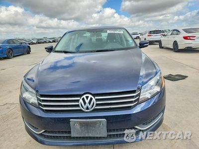 Piąte zdjęcie samochodu w środku: 2015 VOLKSWAGEN PASSAT S VIN:1VWAT7A3XFC019690 - miniatura