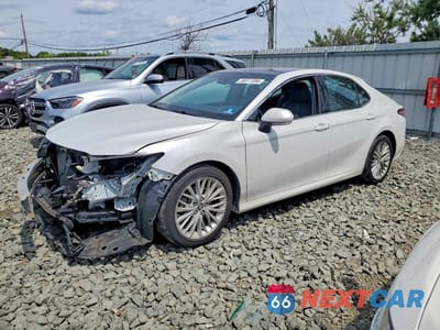 2018 TOYOTA CAMRY XLE 4T1B11HK7JU074586 - główne zdjęcie licytacji z USA - miniatura