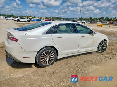 Trzecie zdjęcie samochodu z tyłu: 2020 LINCOLN MKZ VIN:3LN6L5A9XLR602464 - miniatura