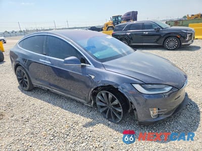 Czwarte zdjęcie samochodu z boku: 2019 TESLA MODEL X VIN:5YJXCBE41KF182065 - miniatura