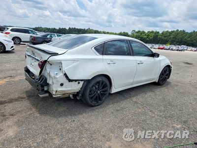 Trzecie zdjęcie samochodu z tyłu: 2017 NISSAN ALTIMA 2.5 SR VIN:1N4AL3AP3HC255170 - miniatura