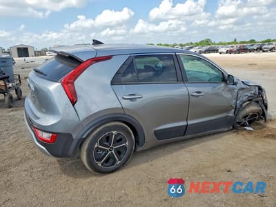 Trzecie zdjęcie samochodu z tyłu: 2026 KIA NIRO LX VIN:KNDCP3LE2T5328447 - miniatura