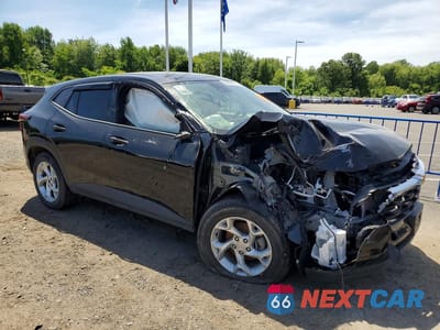 Czwarte zdjęcie samochodu z boku: 2025 CHEVROLET TRAX LS VIN:KL77LFEP3SC108819 - miniatura