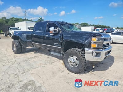 Czwarte zdjęcie samochodu z boku: 2016 CHEVROLET SILVERADO K3500 LTZ VIN:1GC4K0E83GF233825 - miniatura