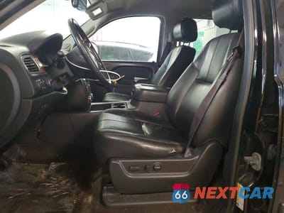 Zdjęcie 7 z 13 samochodu: 2014 CHEVROLET SUBURBAN K1500 LT VIN:1GNSKJE76ER102850 - miniatura