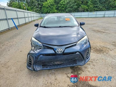 Piąte zdjęcie samochodu w środku: 2018 TOYOTA COROLLA SE VIN:5YFBURHE6JP770275 - miniatura