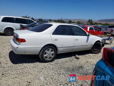 Trzecie zdjęcie samochodu z tyłu: 2001 TOYOTA CAMRY CE VIN:4T1BG22K11U868917 - miniatura
