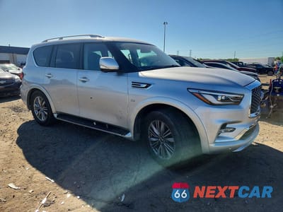 Czwarte zdjęcie samochodu z boku: 2018 INFINITI QX80 BASE VIN:JN8AZ2NF2J9662733 - miniatura