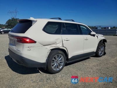 Trzecie zdjęcie samochodu z tyłu: 2024 TOYOTA GRAND HIGHLANDER PLATINUM VIN:5TDAAAB57RS010325 - miniatura