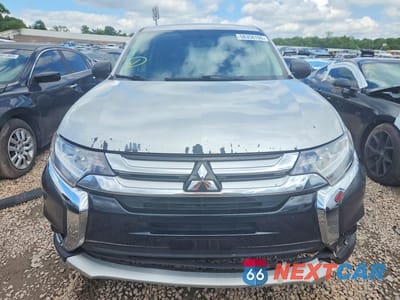 Piąte zdjęcie samochodu w środku: 2018 MITSUBISHI OUTLANDER SE VIN:JA4AZ3A35JZ061355 - miniatura