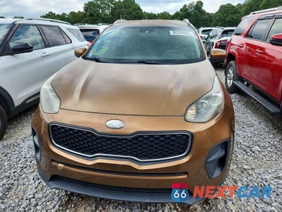 Piąte zdjęcie samochodu w środku: 2017 KIA SPORTAGE LX VIN:KNDPM3AC2H7078974 - miniatura