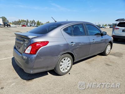 Trzecie zdjęcie samochodu z tyłu: 2019 NISSAN VERSA SV VIN:3N1CN7AP4KL842500 - miniatura