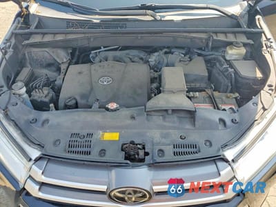 Zdjęcie 12 z 14 samochodu: 2018 TOYOTA HIGHLANDER LE VIN:5TDBZRFH2JS850520 - miniatura