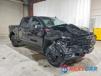 Czwarte zdjęcie samochodu z boku: 2021 CHEVROLET SILVERADO K1500 LT TRAIL BOSS VIN:3GCPYFED7MG165342 - miniatura