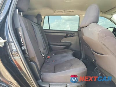 Zdjęcie 11 z 13 samochodu: 2022 TOYOTA HIGHLANDER LE VIN:5TDBZRBH1NS587805 - miniatura