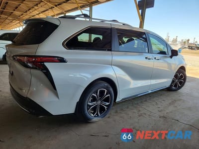 Trzecie zdjęcie samochodu z tyłu: 2026 TOYOTA SIENNA PLATINUM 7-PASSENGER VIN:5TDESKFC1TS253603 - miniatura