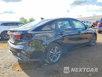 Trzecie zdjęcie samochodu z tyłu: 2022 KIA FORTE LXS VIN:3KPF24AD6NE442678 - miniatura