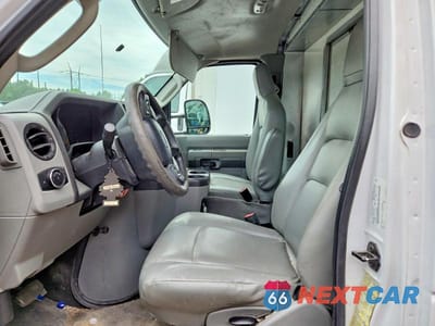 Zdjęcie 7 z 12 samochodu: 2021 FORD E350 BOX TRUCK VIN:1FDWE3FN4MDC27847 - miniatura