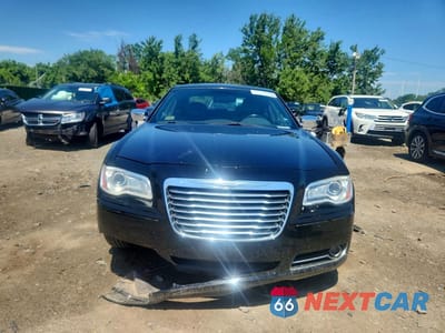 Piąte zdjęcie samochodu w środku: 2012 CHRYSLER 300 LIMITED VIN:2C3CCACG9CH264390 - miniatura
