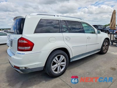 Trzecie zdjęcie samochodu z tyłu: 2011 MERCEDES-BENZ GL 450 4MATIC VIN:4JGBF7BEXBA699431 - miniatura