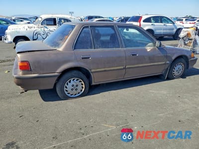 Trzecie zdjęcie samochodu z tyłu: 1990 HONDA CIVIC LX VIN:1HGED3657LL026629 - miniatura