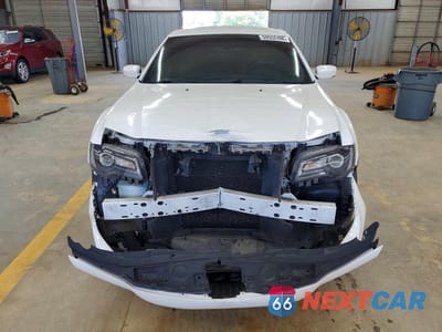 Piąte zdjęcie samochodu w środku: 2021 CHRYSLER 300 S VIN:2C3CCABG8MH595805 - miniatura