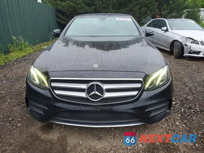 Piąte zdjęcie samochodu w środku: 2018 MERCEDES-BENZ E 300 4MATIC VIN:WDDZF4KB2JA478367 - miniatura