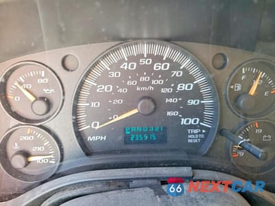 Zdjęcie 9 z 13 samochodu: 2004 CHEVROLET EXPRESS G3 - BOX TRUCK VIN:1GBJG31U341159733 - miniatura