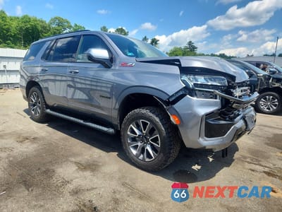 Czwarte zdjęcie samochodu z boku: 2021 CHEVROLET TAHOE K1500 Z71 VIN:1GNSKPKD2MR215853 - miniatura