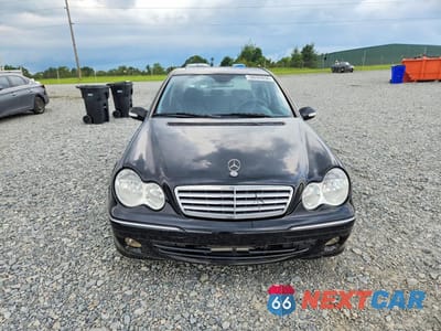 Piąte zdjęcie samochodu w środku: 2005 MERCEDES-BENZ C 240 VIN:WDBRF61J65A724744 - miniatura