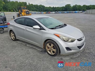 Czwarte zdjęcie samochodu z boku: 2011 HYUNDAI ELANTRA GLS VIN:KMHDH4AE8BU112712 - miniatura