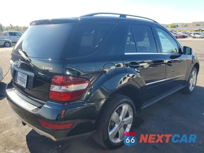 Trzecie zdjęcie samochodu z tyłu: 2011 MERCEDES-BENZ ML 350 4MATIC VIN:4JGBB8GBXBA687750 - miniatura
