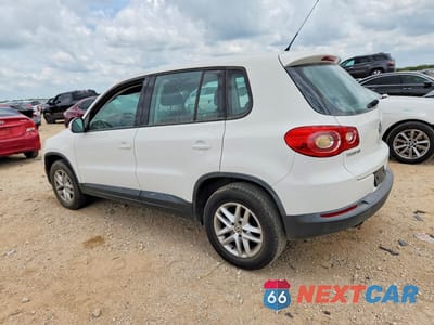 Drugie zdjęcie samochodu z przodu: 2011 VOLKSWAGEN TIGUAN S VIN:WVGBV7AX3BW510370 - miniatura