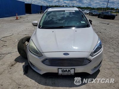 Piąte zdjęcie samochodu w środku: 2015 FORD FOCUS TITANIUM VIN:1FADP3J24FL228725 - miniatura