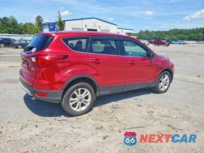 Trzecie zdjęcie samochodu z tyłu: 2019 FORD ESCAPE SE VIN:1FMCU0GDXKUB46178 - miniatura
