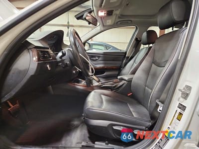 Zdjęcie 7 z 12 samochodu: 2011 BMW 328 XI SULEV VIN:WBAPK5G51BNN31718 - miniatura