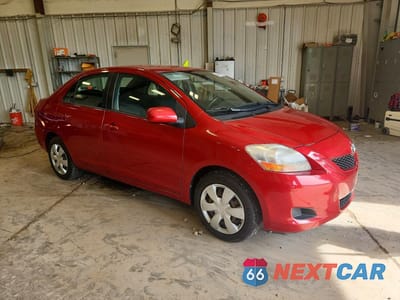 Czwarte zdjęcie samochodu z boku: 2009 TOYOTA YARIS BASE VIN:JTDBT903X94045371 - miniatura