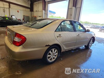 Trzecie zdjęcie samochodu z tyłu: 2002 TOYOTA CAMRY LE V6 VIN:JTDBF30KX20002853 - miniatura