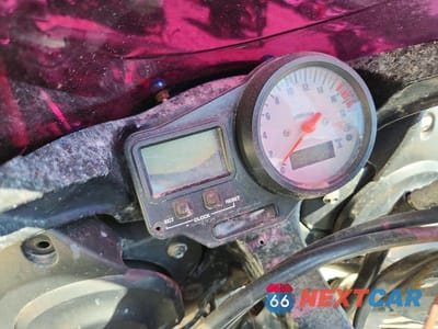 Zdjęcie 7 z 8 samochodu: 2000 YAMAHA YZFR6 L VIN:JYARJ04E2YA005261 - miniatura