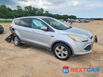 Czwarte zdjęcie samochodu z boku: 2014 FORD ESCAPE SE VIN:1FMCU0GX4EUB55618 - miniatura