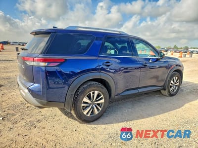 Trzecie zdjęcie samochodu z tyłu: 2024 NISSAN PATHFINDER SL VIN:5N1DR3CCXRC229811 - miniatura