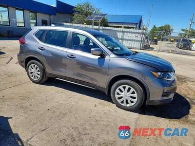 Czwarte zdjęcie samochodu z boku: 2020 NISSAN ROGUE S VIN:KNMAT2MV8LP504465 - miniatura