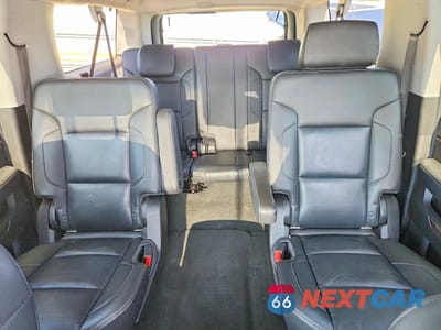 Zdjęcie 10 z 13 samochodu: 2018 CHEVROLET SUBURBAN K1500 LT VIN:1GNSKHKC2JR296149 - miniatura