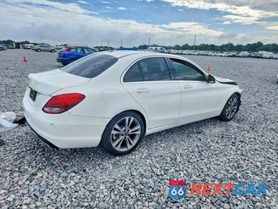 Trzecie zdjęcie samochodu z tyłu: 2018 MERCEDES-BENZ C 300 VIN:55SWF4JBXJU268362 - miniatura