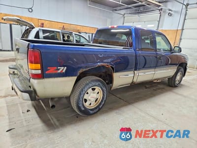 Trzecie zdjęcie samochodu z tyłu: 1999 GMC NEW SIERRA K1500 VIN:2GTEK19TXX1548007 - miniatura